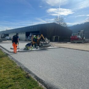 Zufahrt- und Anhängerplatzerneuerung